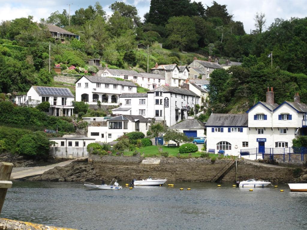 The Old Ferry Inn Fowey Exterior photo